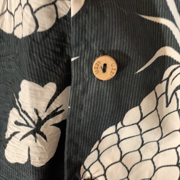 Uzzi mens XL Amphibious wear pineapple button down black white hawaiian shirt tr - Picture 7 of 10
